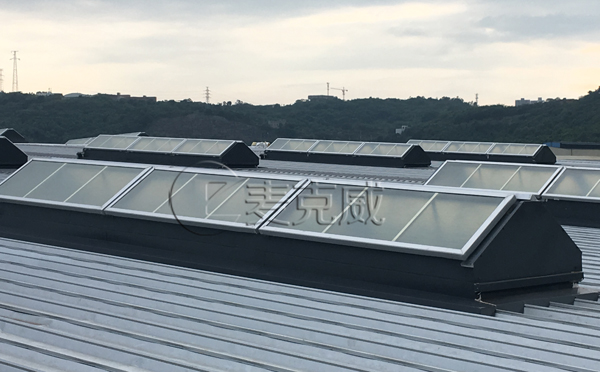 三角型电动采光排烟天窗 三角型电动采光排烟天窗